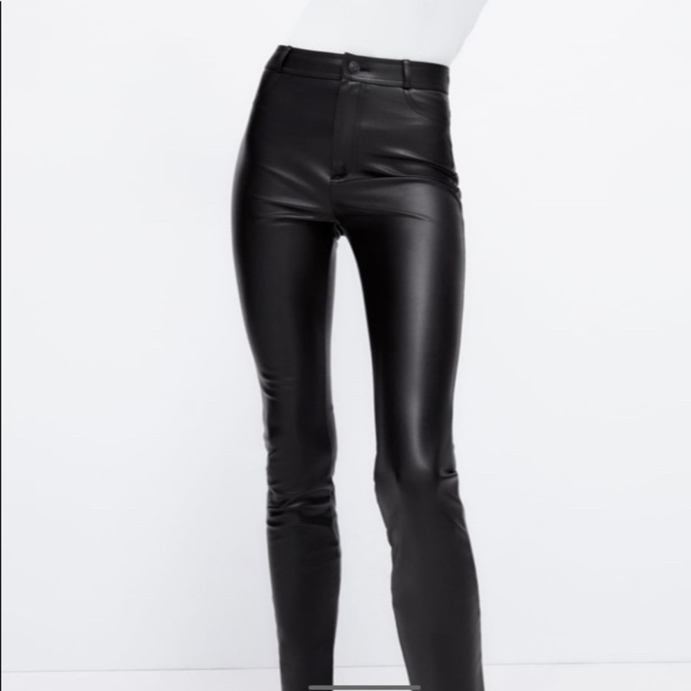 Zara - Highwaisted Black Faux Leather Legging